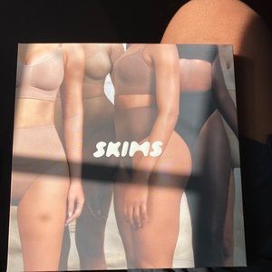 SKIMS SCULPTING MID WAIST BRIEF